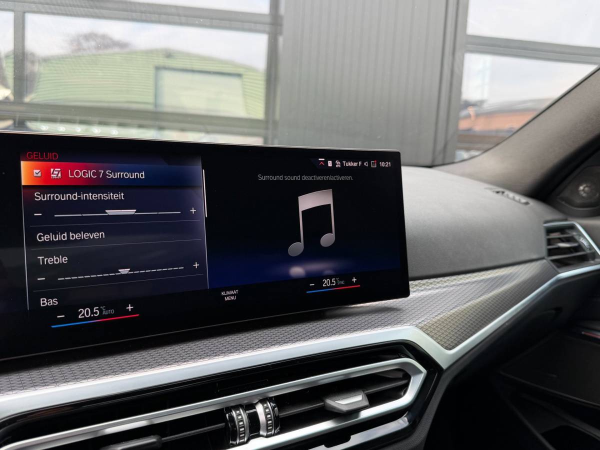 BMW 3 Serie BMW 3-Serie 320i M-Sport Shadowline Harman Kardon LCI