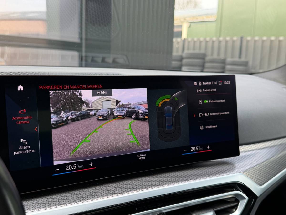 BMW 3 Serie BMW 3-Serie 320i M-Sport Shadowline Harman Kardon LCI