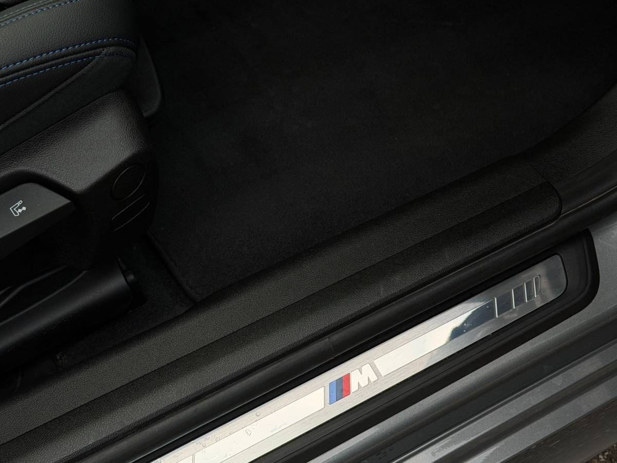 BMW 3 Serie BMW 3-Serie 320i M-Sport Shadowline Harman Kardon LCI