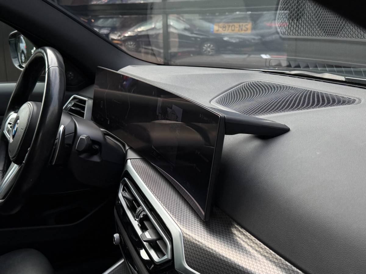 BMW 3 Serie BMW 3-Serie 320i M-Sport Shadowline Harman Kardon LCI