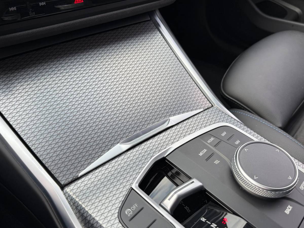 BMW 3 Serie BMW 3-Serie 320i M-Sport Shadowline Harman Kardon LCI