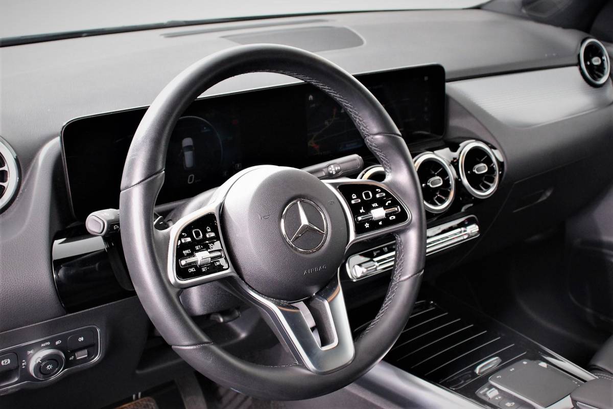 Mercedes-Benz GLA Mercedes-Benz GLA-klasse 200 163pk Automaat Progressive Navigatie Climate Control Camera Parkeer sensoren Stoelverwarming DAB Lichtmetalen velgen 18″ Electrisch bedienbare achterklep