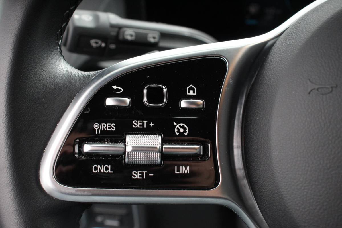 Mercedes-Benz GLA Mercedes-Benz GLA-klasse 200 163pk Automaat Progressive Navigatie Climate Control Camera Parkeer sensoren Stoelverwarming DAB Lichtmetalen velgen 18″ Electrisch bedienbare achterklep