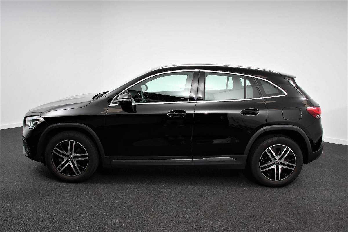 Mercedes-Benz GLA Mercedes-Benz GLA-klasse 200 163pk Automaat Progressive Navigatie Climate Control Camera Parkeer sensoren Stoelverwarming DAB Lichtmetalen velgen 18″ Electrisch bedienbare achterklep