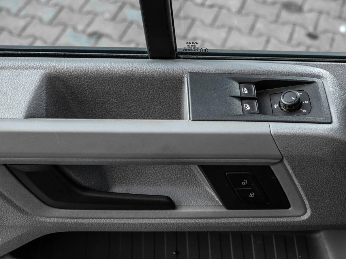 Volkswagen Crafter Volkswagen Crafter 30 2.0 TDI 140pk DSG L3H3 Trendline · Camera · Trekhaak · Side Bars · Cruise Control · Apple/Android Car Play · DAB Radio · Garantie t/m 04-09-2028 of 120.000km