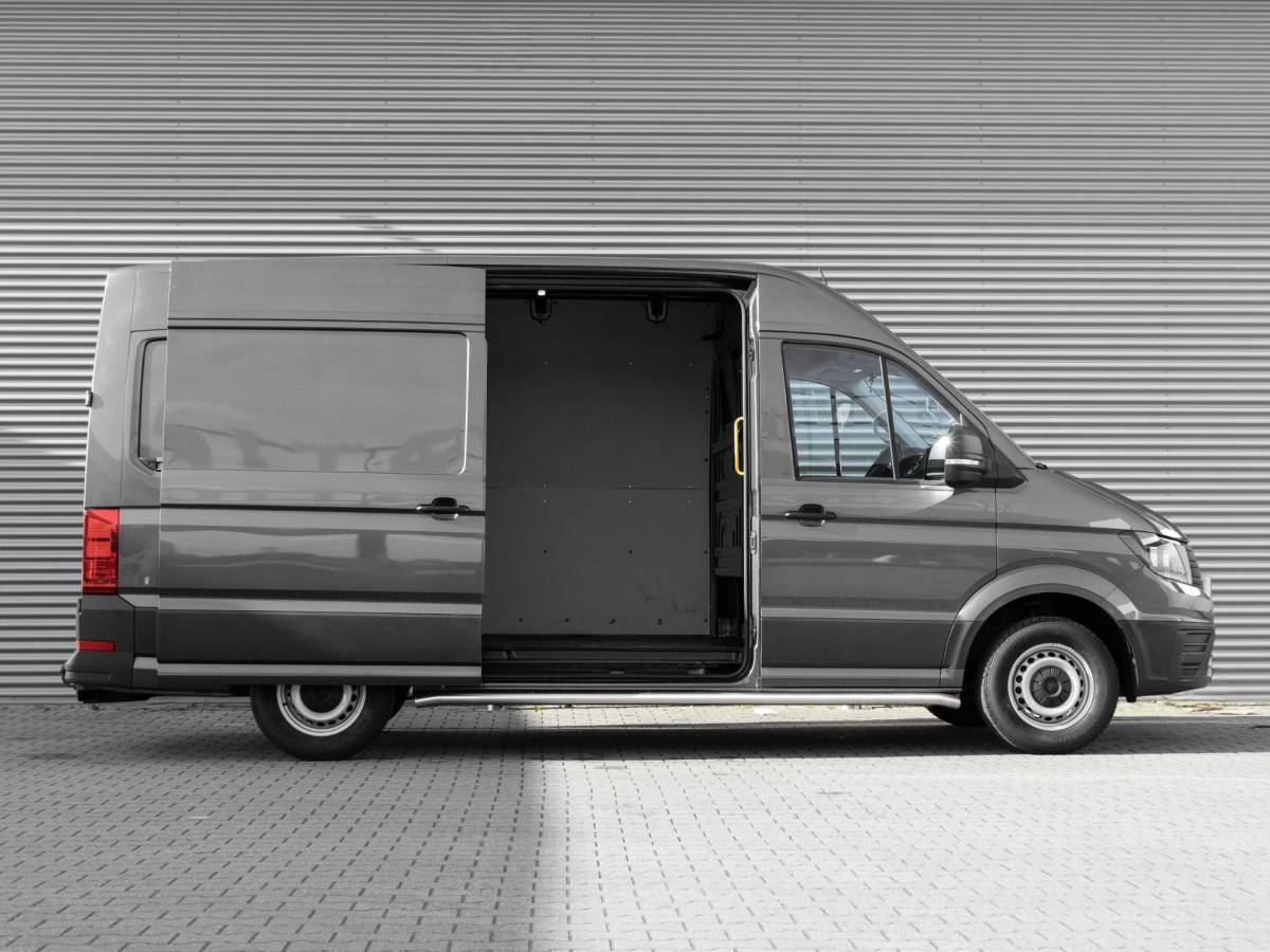 Volkswagen Crafter Volkswagen Crafter 30 2.0 TDI 140pk DSG L3H3 Trendline · Camera · Trekhaak · Side Bars · Cruise Control · Apple/Android Car Play · DAB Radio · Garantie t/m 04-09-2028 of 120.000km