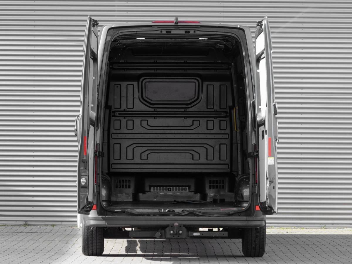 Volkswagen Crafter Volkswagen Crafter 30 2.0 TDI 140pk DSG L3H3 Trendline · Camera · Trekhaak · Side Bars · Cruise Control · Apple/Android Car Play · DAB Radio · Garantie t/m 04-09-2028 of 120.000km
