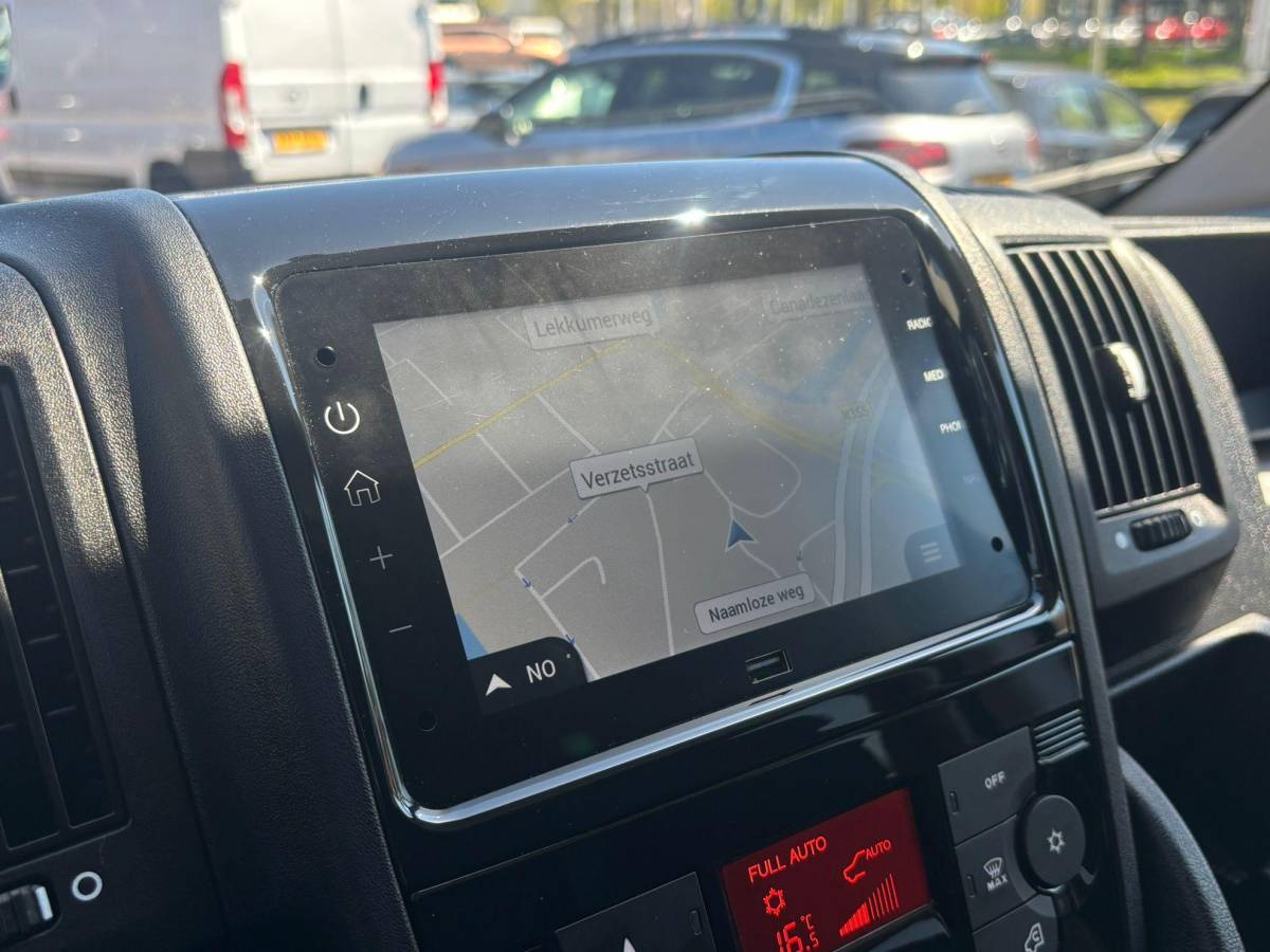 Citroën Jumper Citroen Jumper Dubbele cabine 2.2 BlueHDi 140pk L3H2 3.3t | 7 zitplaatsen | Navigatie | Cruise control | Trekhaak | Parkeersensoren | Sidesteps | Lichtmetalen velgen | Carplay/ Android Auto