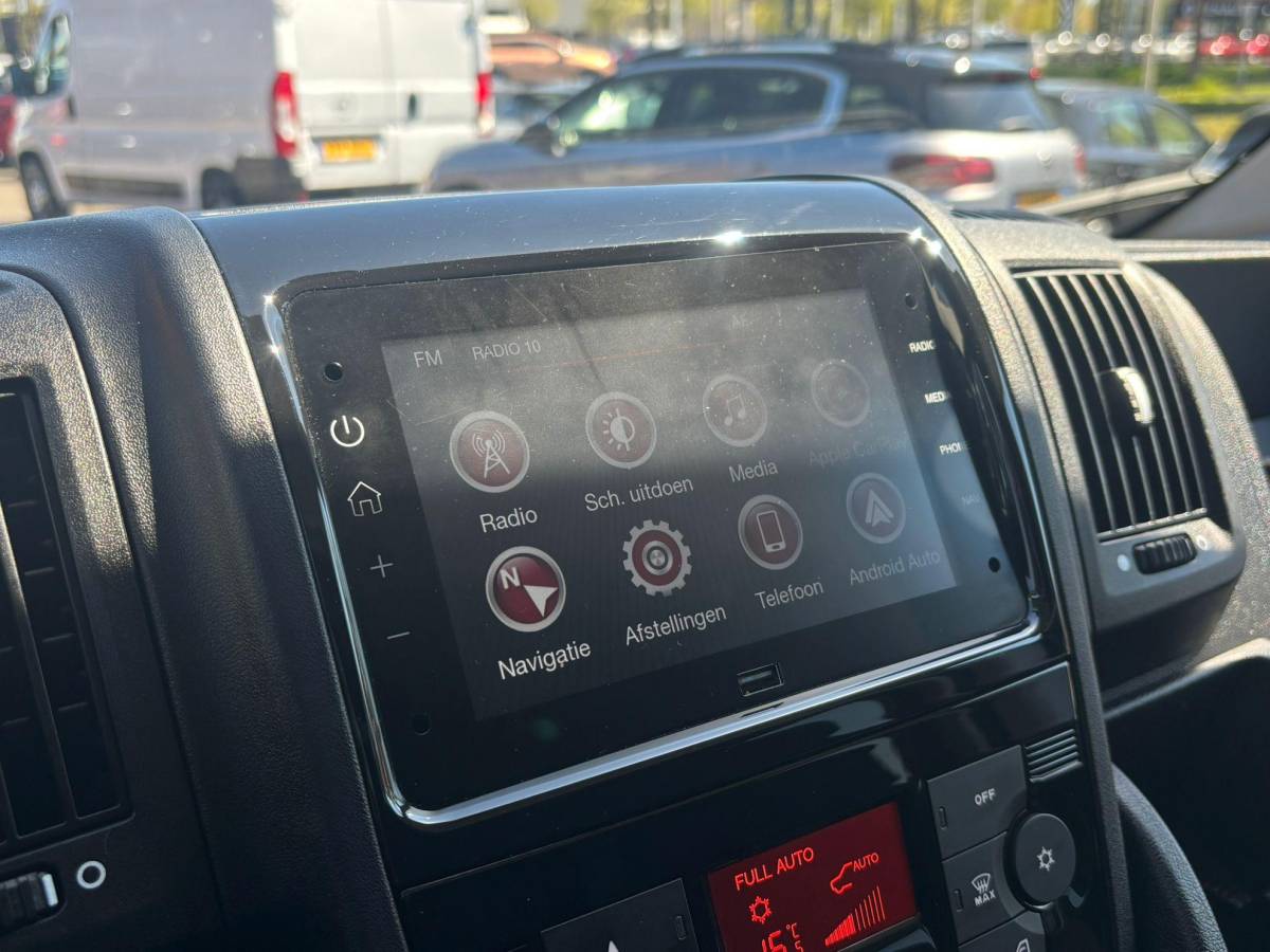 Citroën Jumper Citroen Jumper Dubbele cabine 2.2 BlueHDi 140pk L3H2 3.3t | 7 zitplaatsen | Navigatie | Cruise control | Trekhaak | Parkeersensoren | Sidesteps | Lichtmetalen velgen | Carplay/ Android Auto
