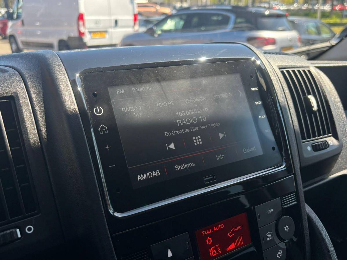 Citroën Jumper Citroen Jumper Dubbele cabine 2.2 BlueHDi 140pk L3H2 3.3t | 7 zitplaatsen | Navigatie | Cruise control | Trekhaak | Parkeersensoren | Sidesteps | Lichtmetalen velgen | Carplay/ Android Auto
