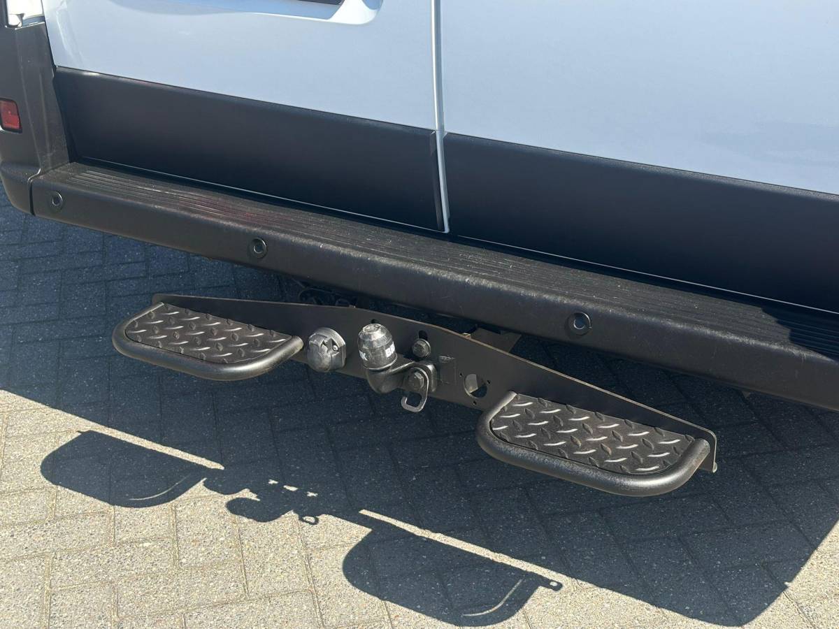 Citroën Jumper Citroen Jumper Dubbele cabine 2.2 BlueHDi 140pk L3H2 3.3t | 7 zitplaatsen | Navigatie | Cruise control | Trekhaak | Parkeersensoren | Sidesteps | Lichtmetalen velgen | Carplay/ Android Auto