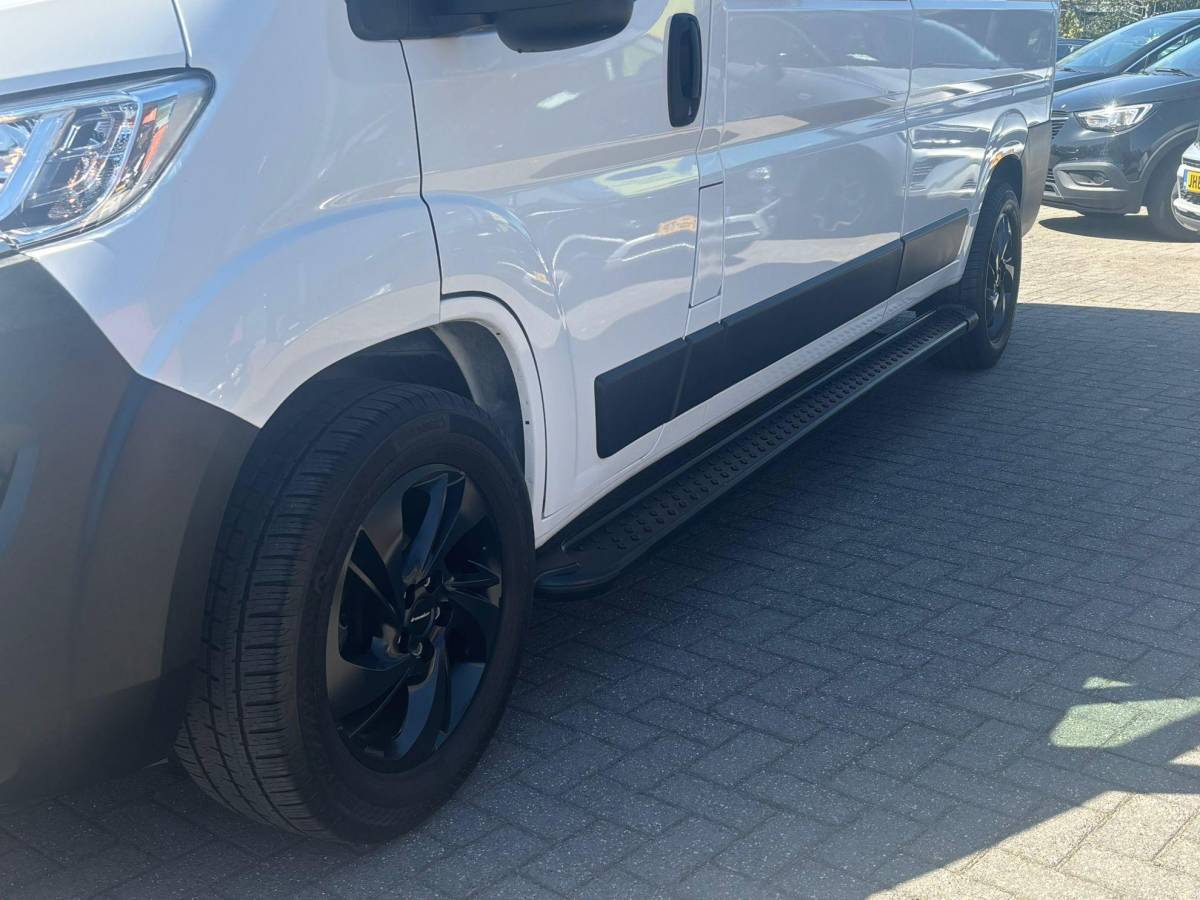 Citroën Jumper Citroen Jumper Dubbele cabine 2.2 BlueHDi 140pk L3H2 3.3t | 7 zitplaatsen | Navigatie | Cruise control | Trekhaak | Parkeersensoren | Sidesteps | Lichtmetalen velgen | Carplay/ Android Auto