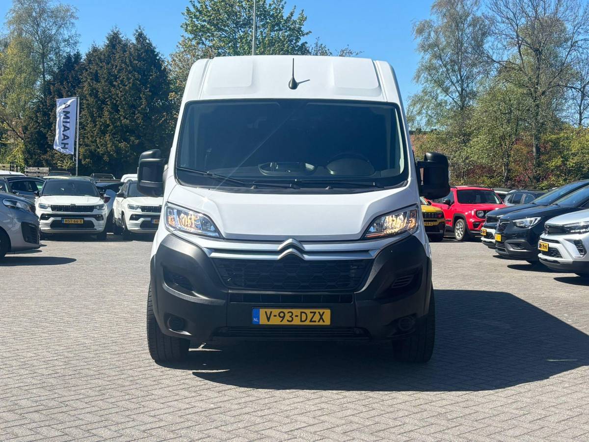 Citroën Jumper Citroen Jumper Dubbele cabine 2.2 BlueHDi 140pk L3H2 3.3t | 7 zitplaatsen | Navigatie | Cruise control | Trekhaak | Parkeersensoren | Sidesteps | Lichtmetalen velgen | Carplay/ Android Auto