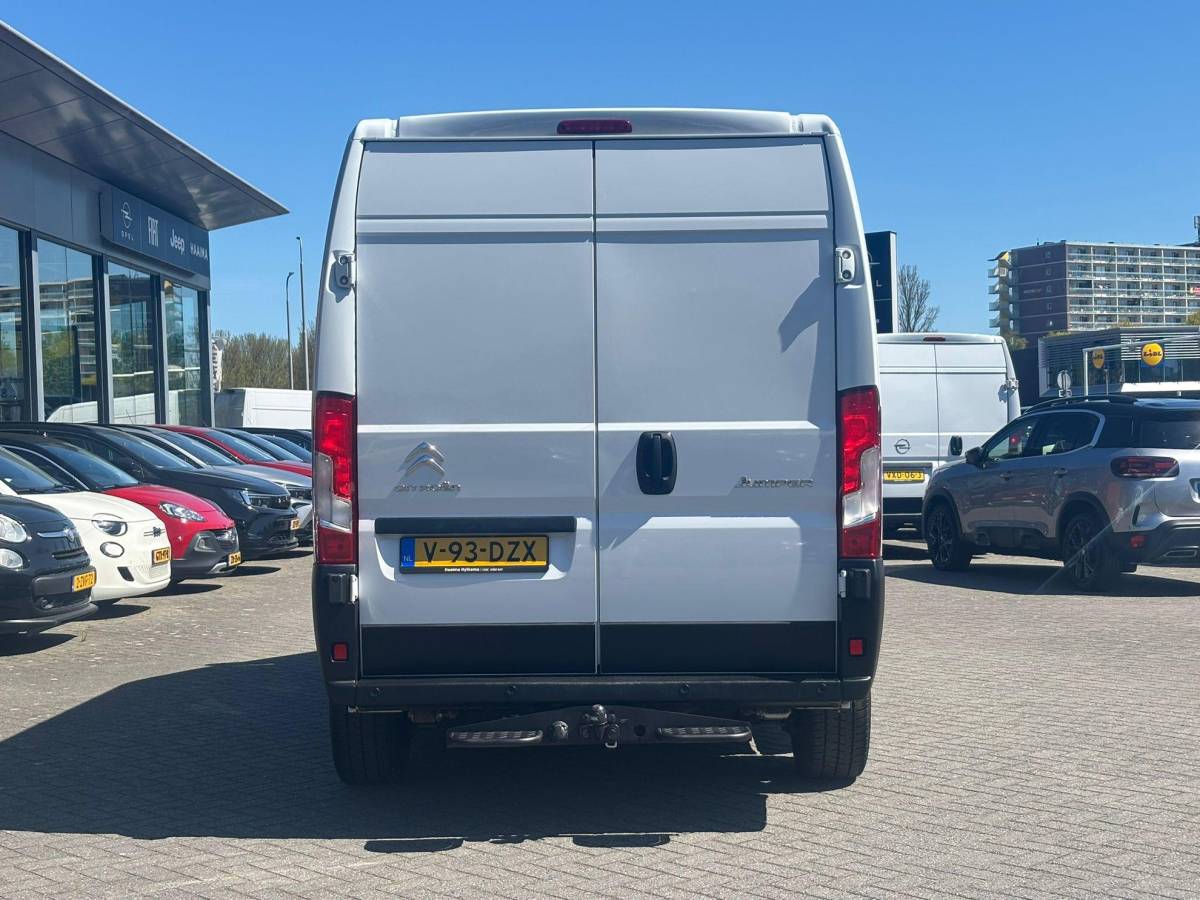 Citroën Jumper Citroen Jumper Dubbele cabine 2.2 BlueHDi 140pk L3H2 3.3t | 7 zitplaatsen | Navigatie | Cruise control | Trekhaak | Parkeersensoren | Sidesteps | Lichtmetalen velgen | Carplay/ Android Auto