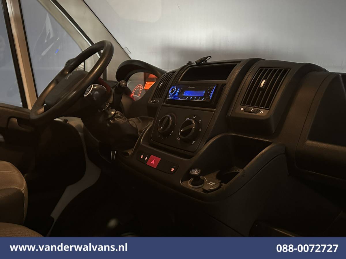 Peugeot Boxer Peugeot Boxer 2.2 BlueHDi 140pk Kipper Open Laadbak Euro6 Bijrijdersbank Bluetooth telefoonvoorbereiding
