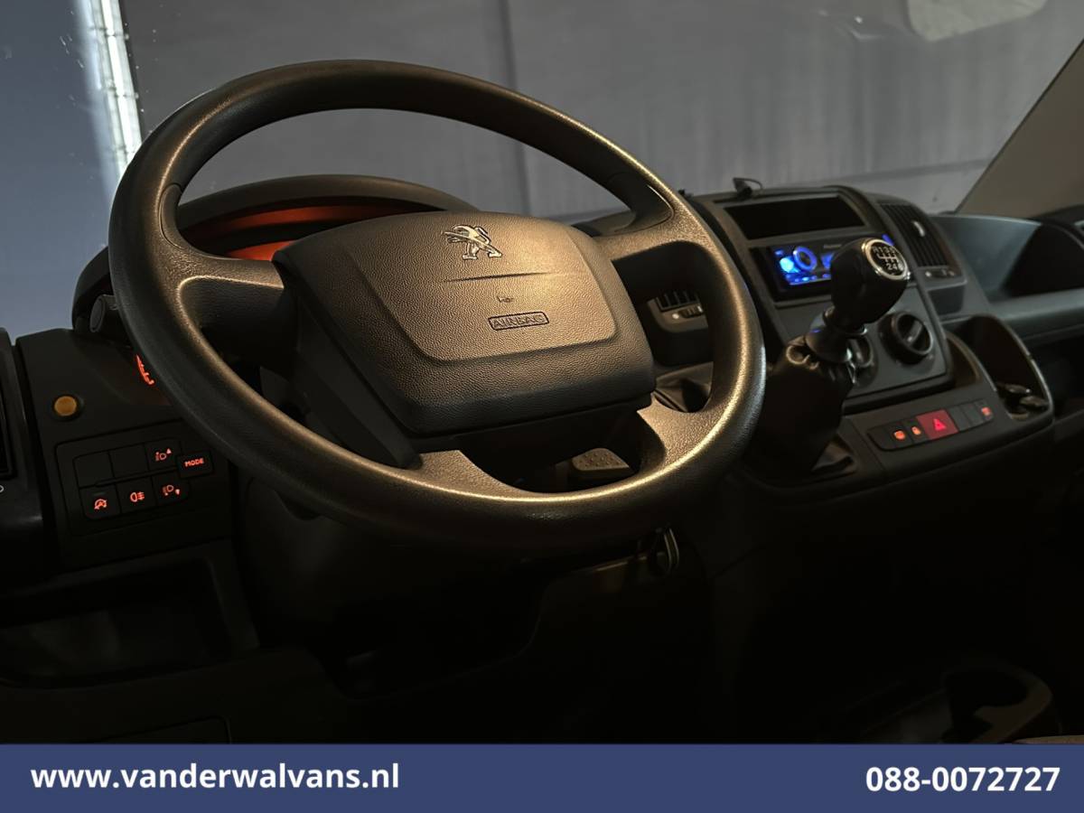 Peugeot Boxer Peugeot Boxer 2.2 BlueHDi 140pk Kipper Open Laadbak Euro6 Bijrijdersbank Bluetooth telefoonvoorbereiding