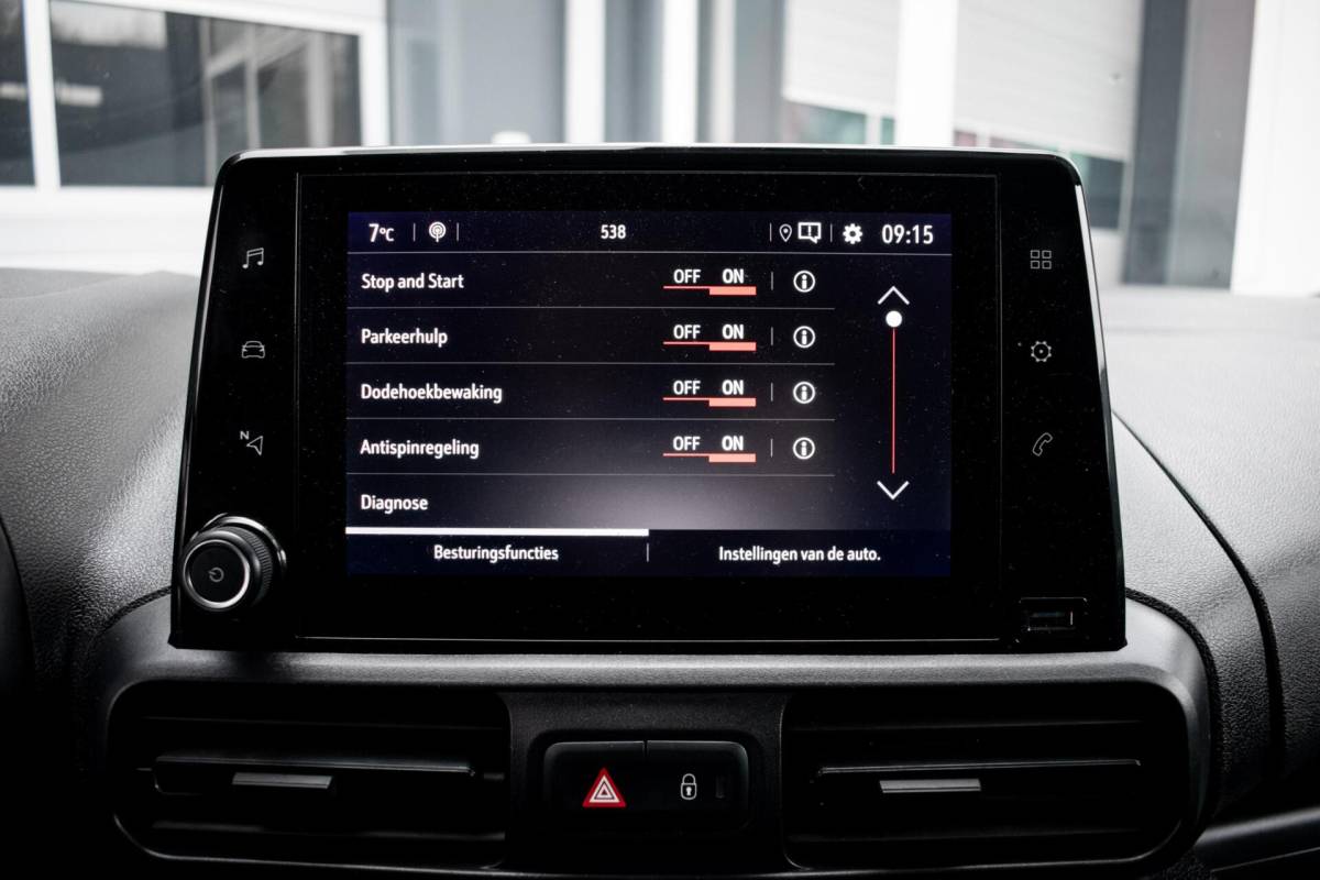 Opel Combo Opel Combo 1.5D L1H1 Edition|CAMERA|TREKHAAK|PDC|CARPLAY|DODEHOEKDETECTIE|CLIMATE
