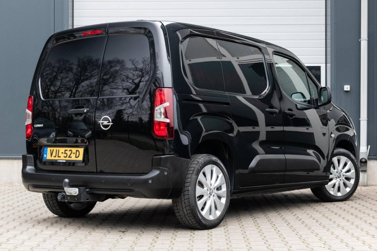 Opel Combo Opel Combo 1.5D L1H1 Edition|CAMERA|TREKHAAK|PDC|CARPLAY|DODEHOEKDETECTIE|CLIMATE