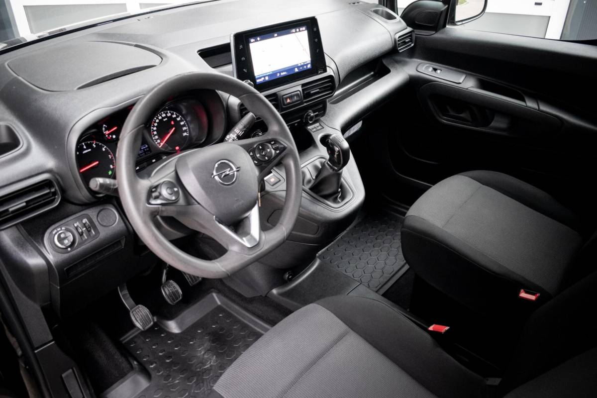 Opel Combo Opel Combo 1.5D L1H1 Edition|CAMERA|TREKHAAK|PDC|CARPLAY|DODEHOEKDETECTIE|CLIMATE