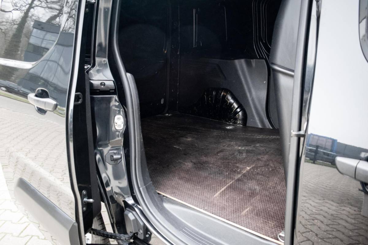 Opel Combo Opel Combo 1.5D L1H1 Edition|CAMERA|TREKHAAK|PDC|CARPLAY|DODEHOEKDETECTIE|CLIMATE
