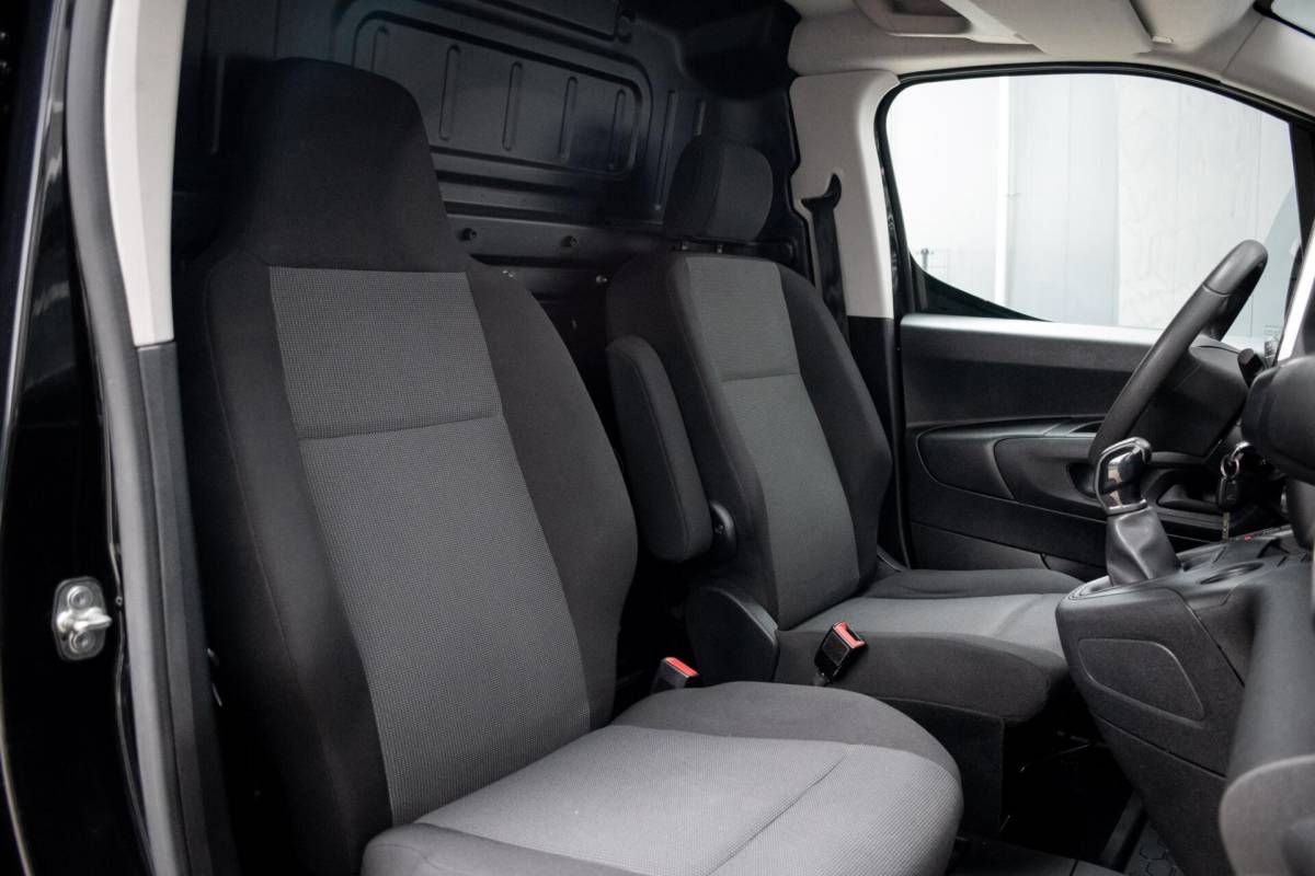 Opel Combo Opel Combo 1.5D L1H1 Edition|CAMERA|TREKHAAK|PDC|CARPLAY|DODEHOEKDETECTIE|CLIMATE