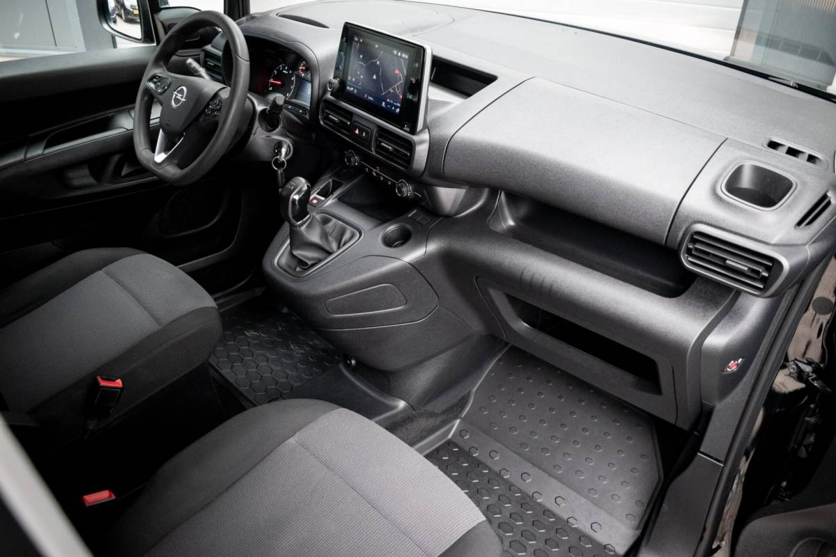 Opel Combo Opel Combo 1.5D L1H1 Edition|CAMERA|TREKHAAK|PDC|CARPLAY|DODEHOEKDETECTIE|CLIMATE