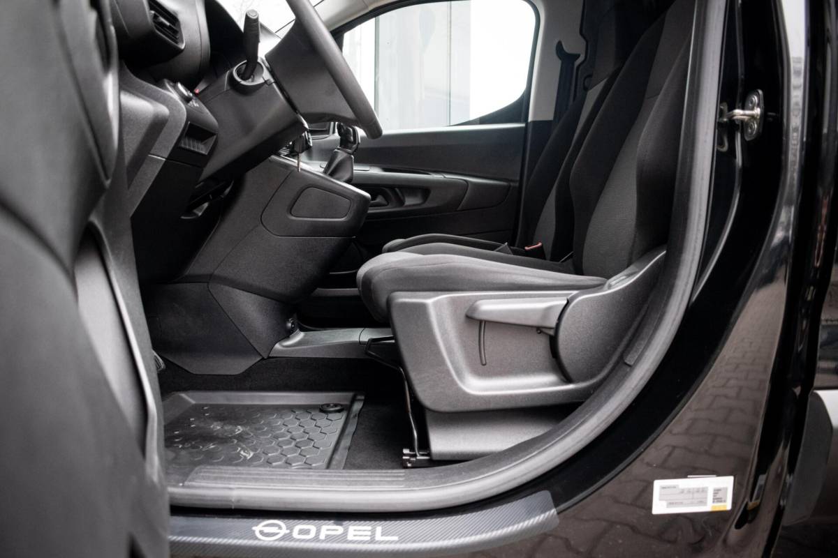 Opel Combo Opel Combo 1.5D L1H1 Edition|CAMERA|TREKHAAK|PDC|CARPLAY|DODEHOEKDETECTIE|CLIMATE
