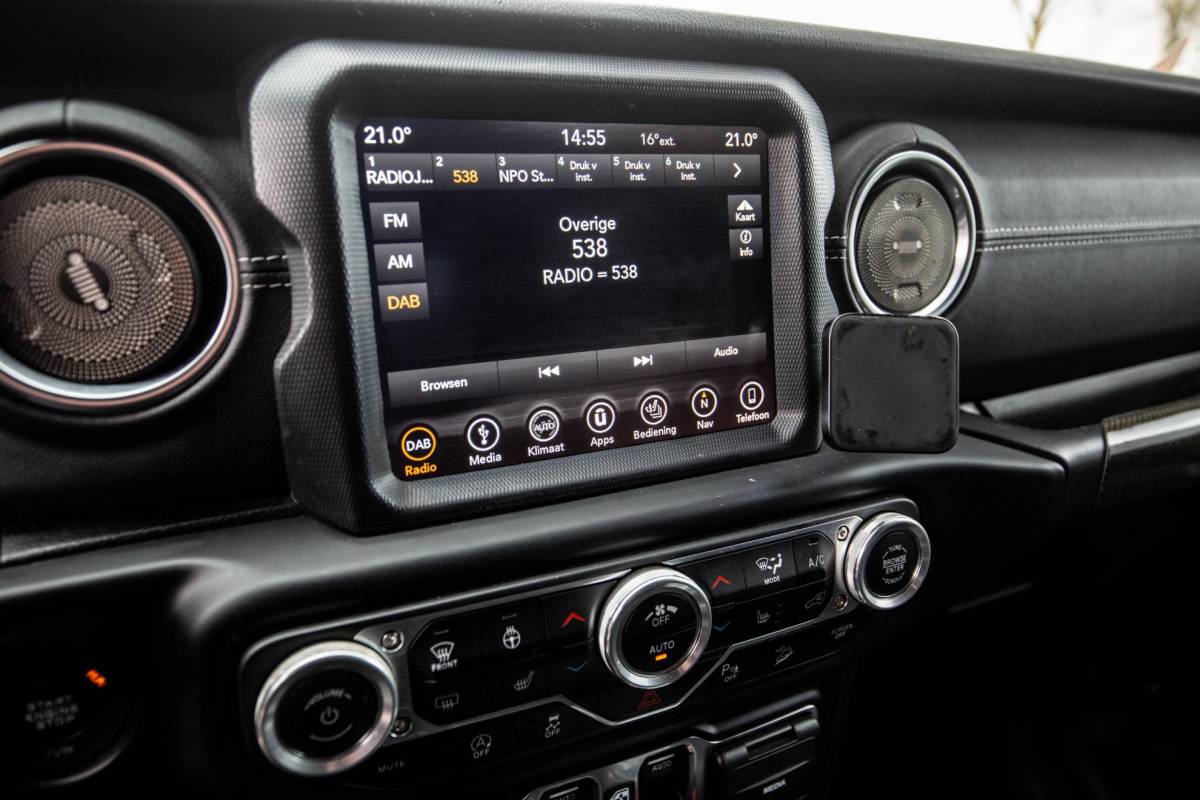 Jeep Wrangler Jeep Wrangler 2.0T Sahara BRUTE