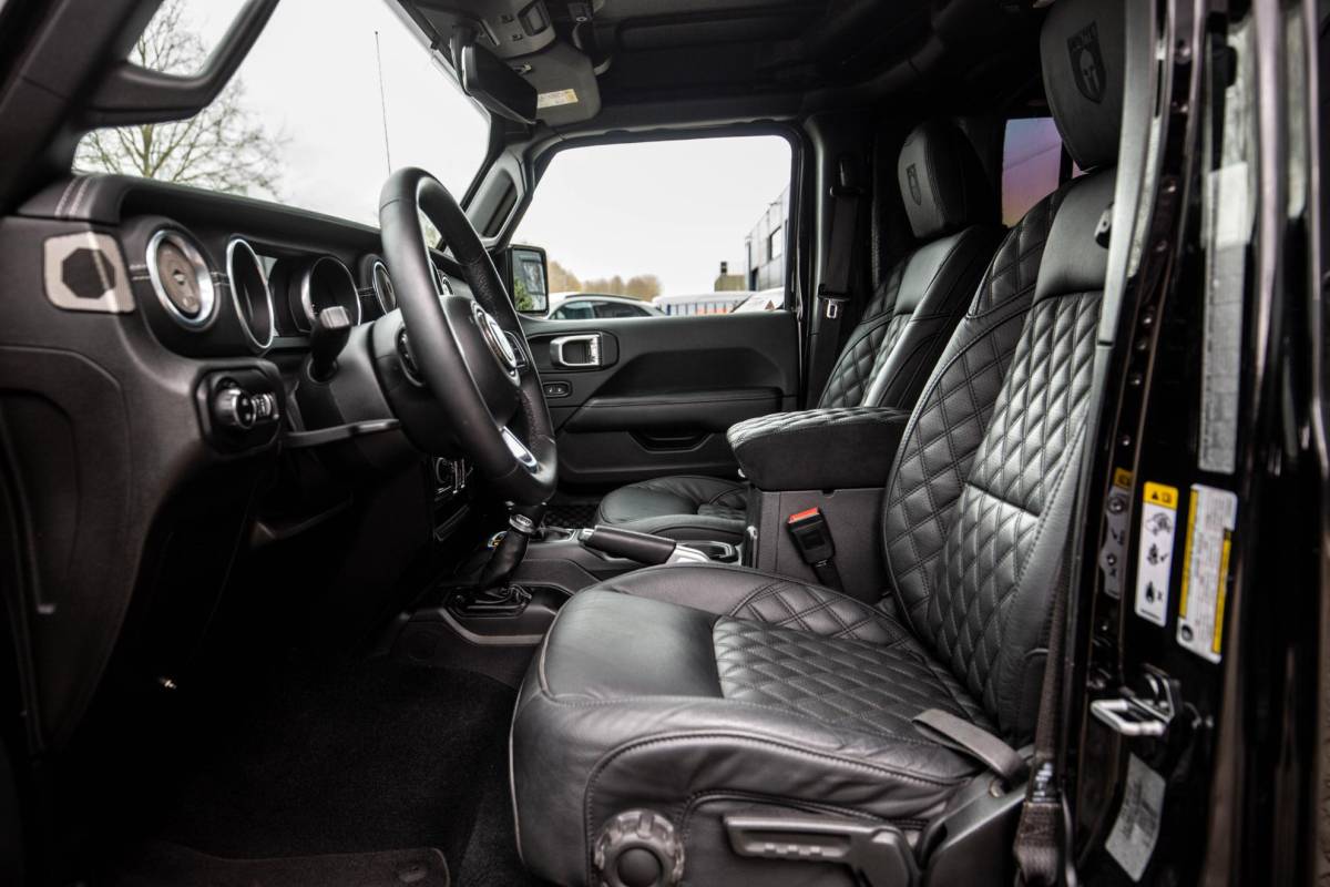 Jeep Wrangler Jeep Wrangler 2.0T Sahara BRUTE