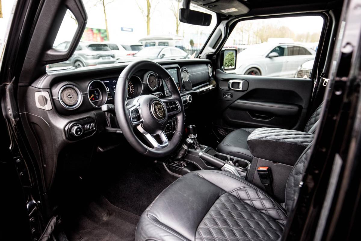 Jeep Wrangler Jeep Wrangler 2.0T Sahara BRUTE