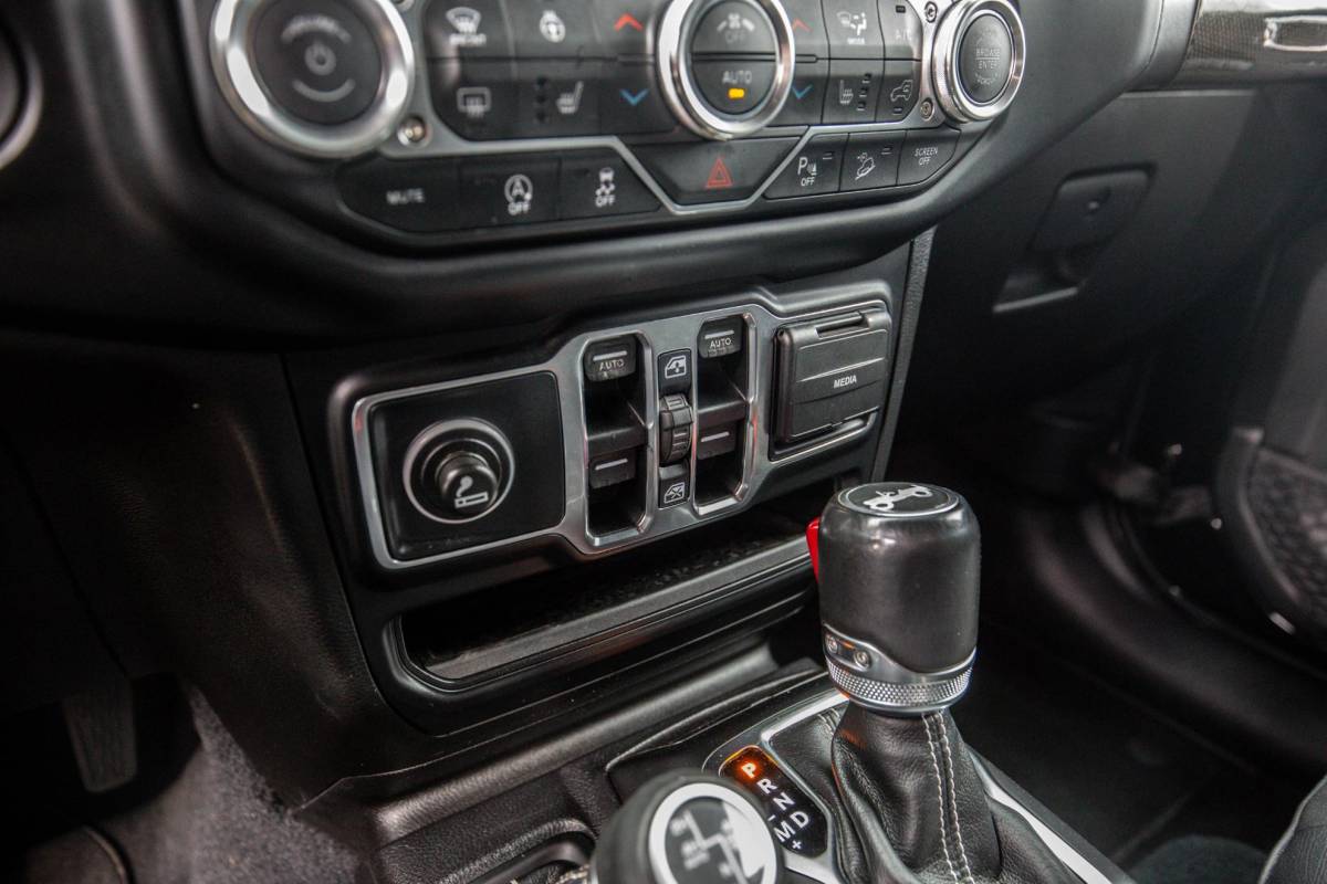 Jeep Wrangler Jeep Wrangler 2.0T Sahara BRUTE