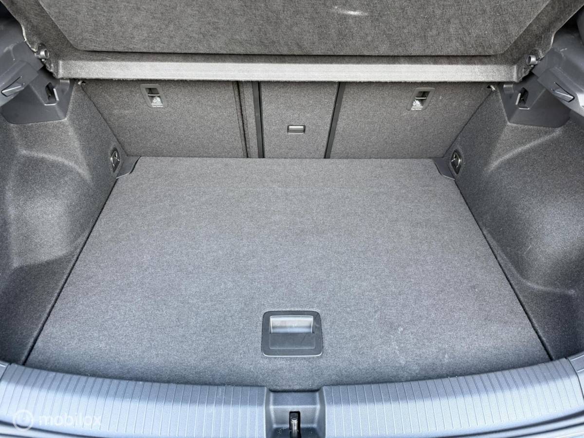 Volkswagen T-Roc Volkswagen T-Roc 1.5 TSI DSG R-Line ADABCR*HAAK*CAMERA*CARPLAY
