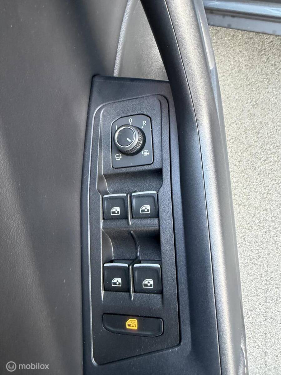 Volkswagen T-Roc Volkswagen T-Roc 1.5 TSI DSG R-Line ADABCR*HAAK*CAMERA*CARPLAY