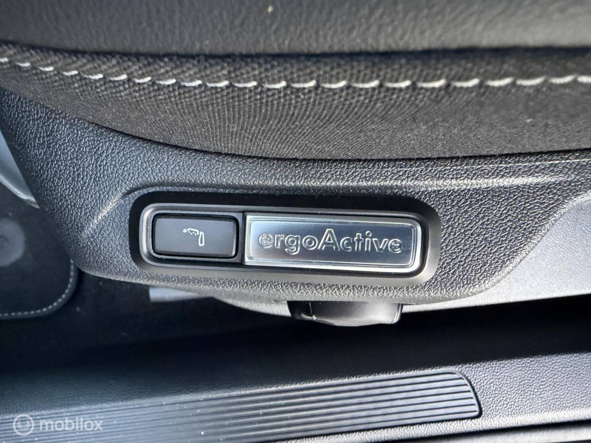 Volkswagen T-Roc Volkswagen T-Roc 1.5 TSI DSG R-Line ADABCR*HAAK*CAMERA*CARPLAY