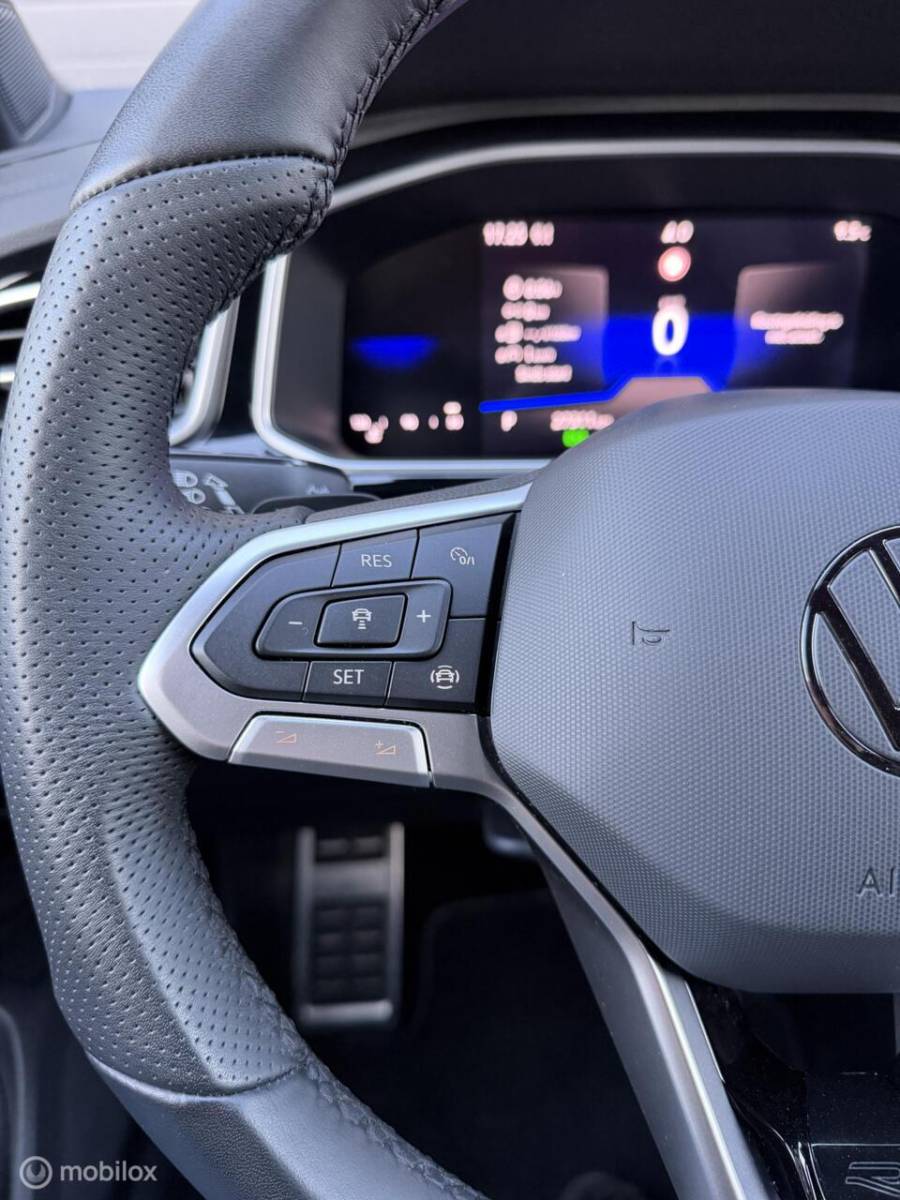 Volkswagen T-Roc Volkswagen T-Roc 1.5 TSI DSG R-Line ADABCR*HAAK*CAMERA*CARPLAY