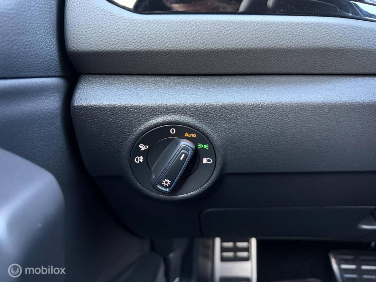 Volkswagen T-Roc Volkswagen T-Roc 1.5 TSI DSG R-Line ADABCR*HAAK*CAMERA*CARPLAY