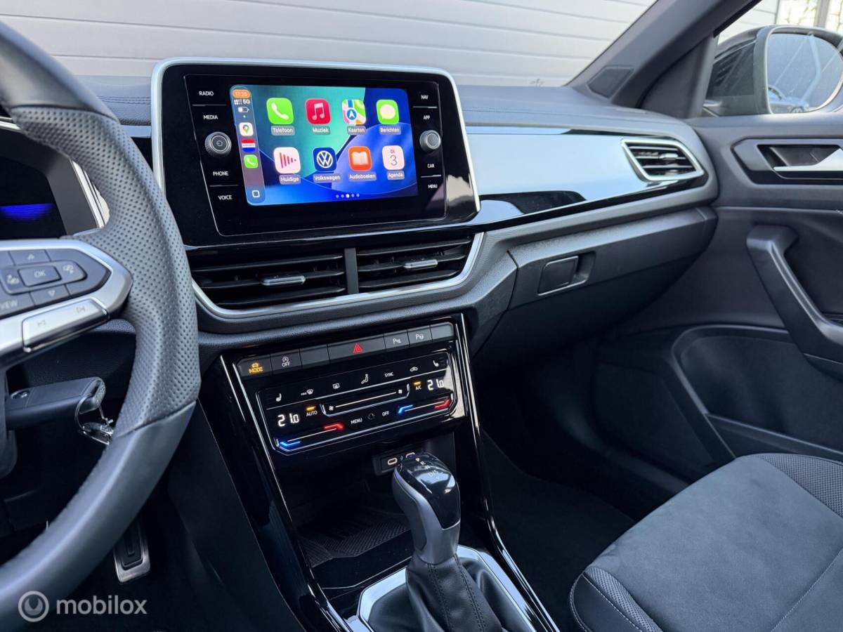 Volkswagen T-Roc Volkswagen T-Roc 1.5 TSI DSG R-Line ADABCR*HAAK*CAMERA*CARPLAY