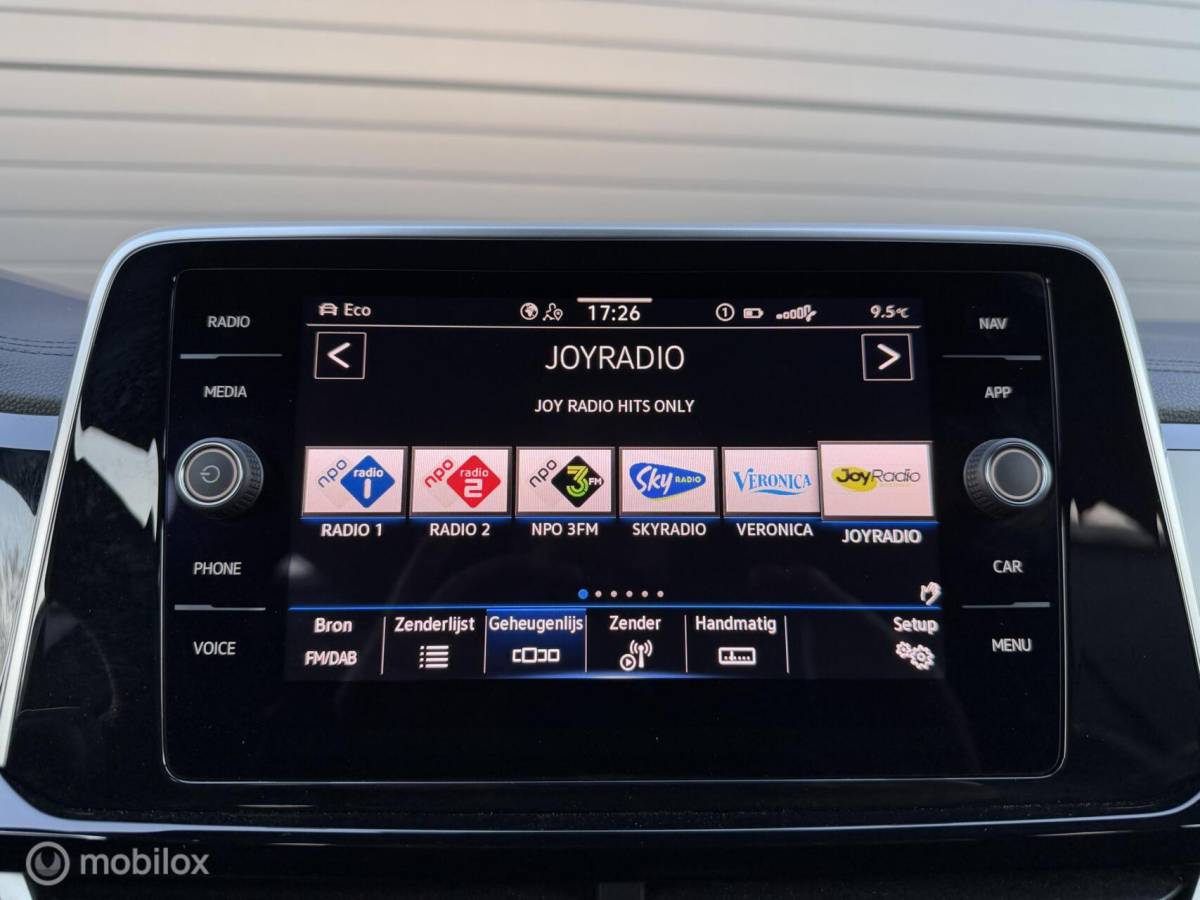 Volkswagen T-Roc Volkswagen T-Roc 1.5 TSI DSG R-Line ADABCR*HAAK*CAMERA*CARPLAY