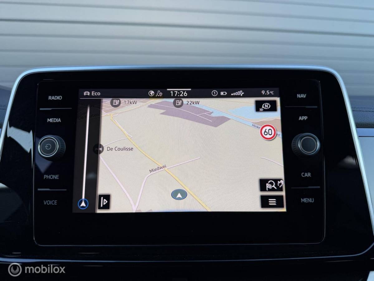 Volkswagen T-Roc Volkswagen T-Roc 1.5 TSI DSG R-Line ADABCR*HAAK*CAMERA*CARPLAY
