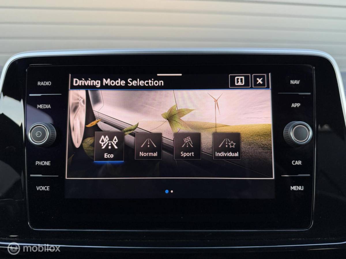 Volkswagen T-Roc Volkswagen T-Roc 1.5 TSI DSG R-Line ADABCR*HAAK*CAMERA*CARPLAY