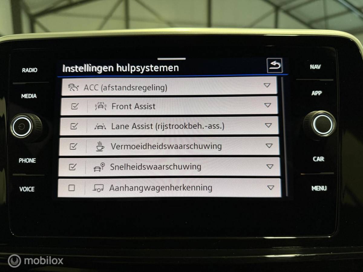 Volkswagen T-Roc Volkswagen T-Roc 1.5 TSI DSG R-Line ADABCR*HAAK*CAMERA*CARPLAY
