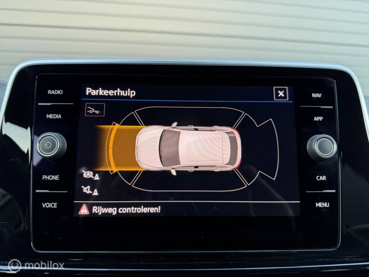 Volkswagen T-Roc Volkswagen T-Roc 1.5 TSI DSG R-Line ADABCR*HAAK*CAMERA*CARPLAY
