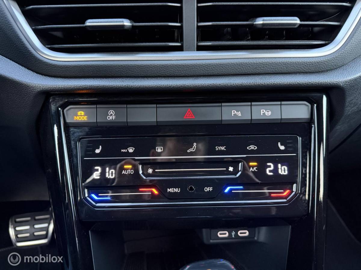 Volkswagen T-Roc Volkswagen T-Roc 1.5 TSI DSG R-Line ADABCR*HAAK*CAMERA*CARPLAY