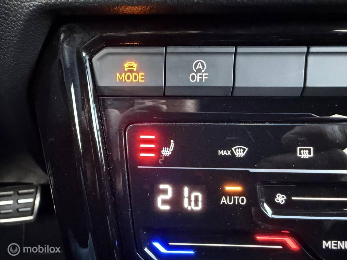 Volkswagen T-Roc Volkswagen T-Roc 1.5 TSI DSG R-Line ADABCR*HAAK*CAMERA*CARPLAY