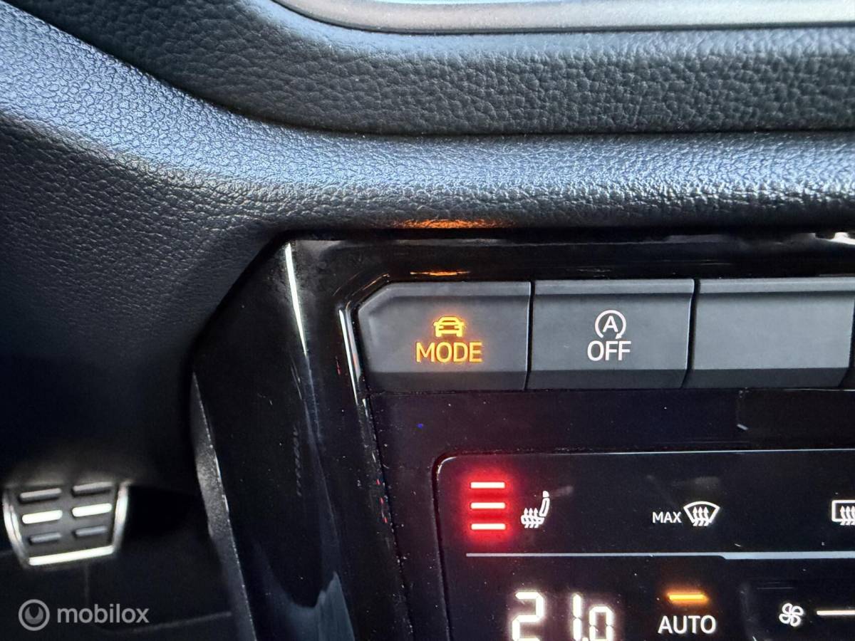 Volkswagen T-Roc Volkswagen T-Roc 1.5 TSI DSG R-Line ADABCR*HAAK*CAMERA*CARPLAY