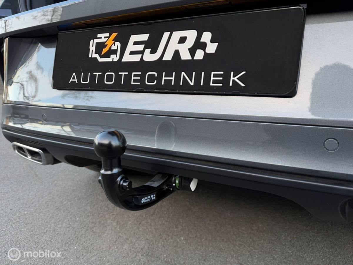 Volkswagen T-Roc Volkswagen T-Roc 1.5 TSI DSG R-Line ADABCR*HAAK*CAMERA*CARPLAY