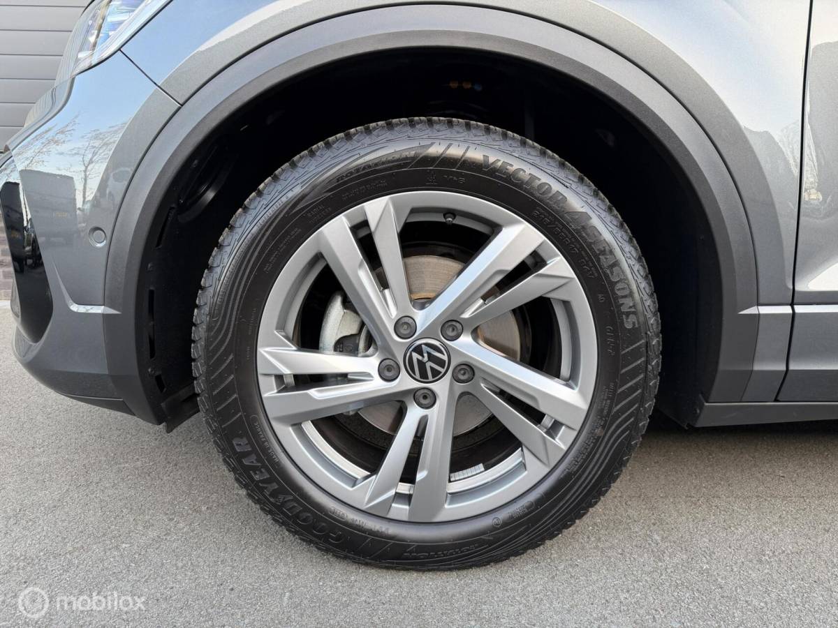 Volkswagen T-Roc Volkswagen T-Roc 1.5 TSI DSG R-Line ADABCR*HAAK*CAMERA*CARPLAY