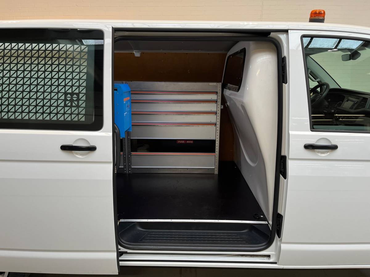 Volkswagen Transporter Volkswagen Transporter L2H1 DSG Automaat Servicewagen 2.0 TDI 150PK 4 Motion 4×4 euro6, Inrichting, V230, Trekhaak, RIJKLAARPRIJS!