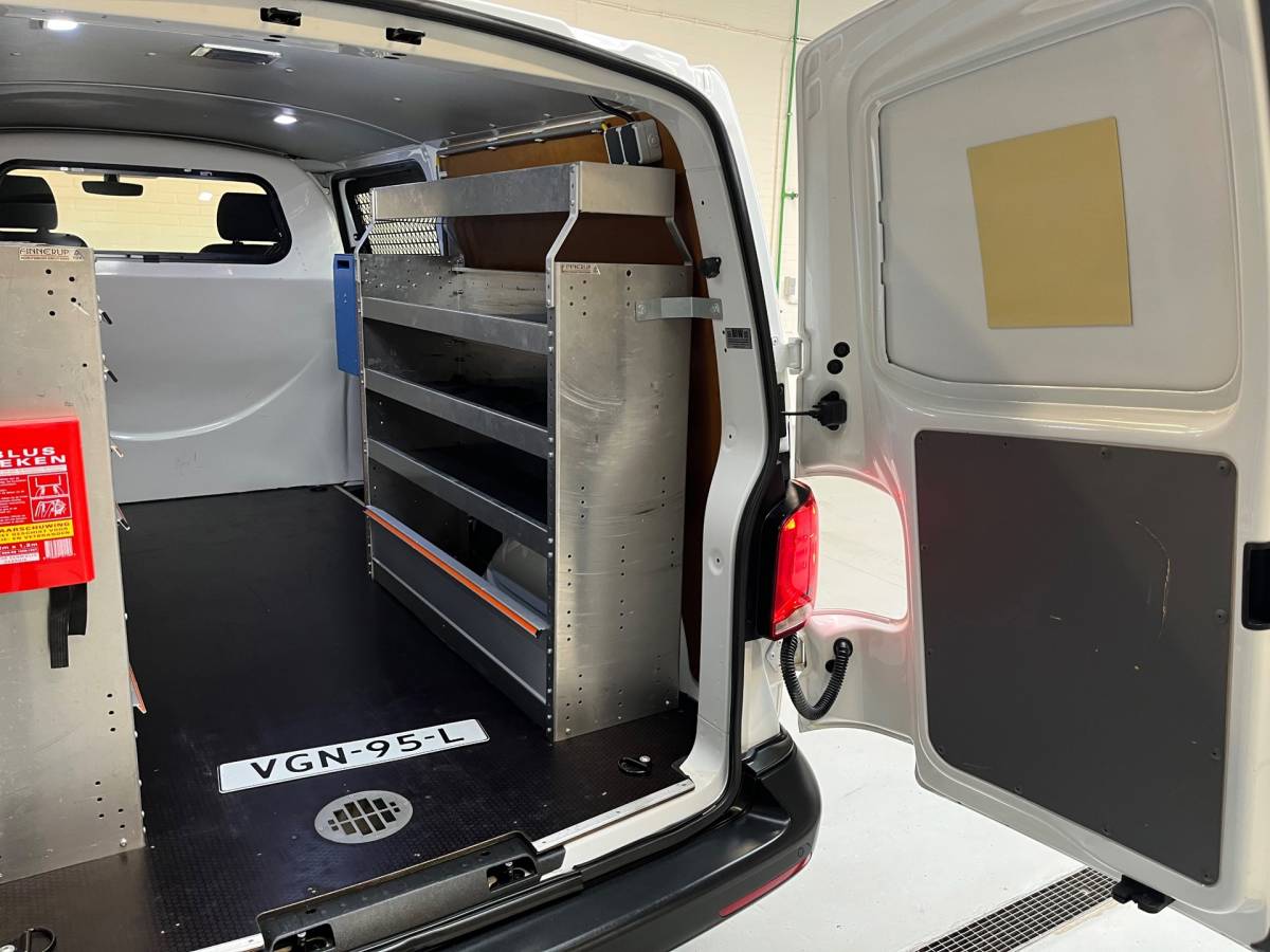 Volkswagen Transporter Volkswagen Transporter L2H1 DSG Automaat Servicewagen 2.0 TDI 150PK 4 Motion 4×4 euro6, Inrichting, V230, Trekhaak, RIJKLAARPRIJS!