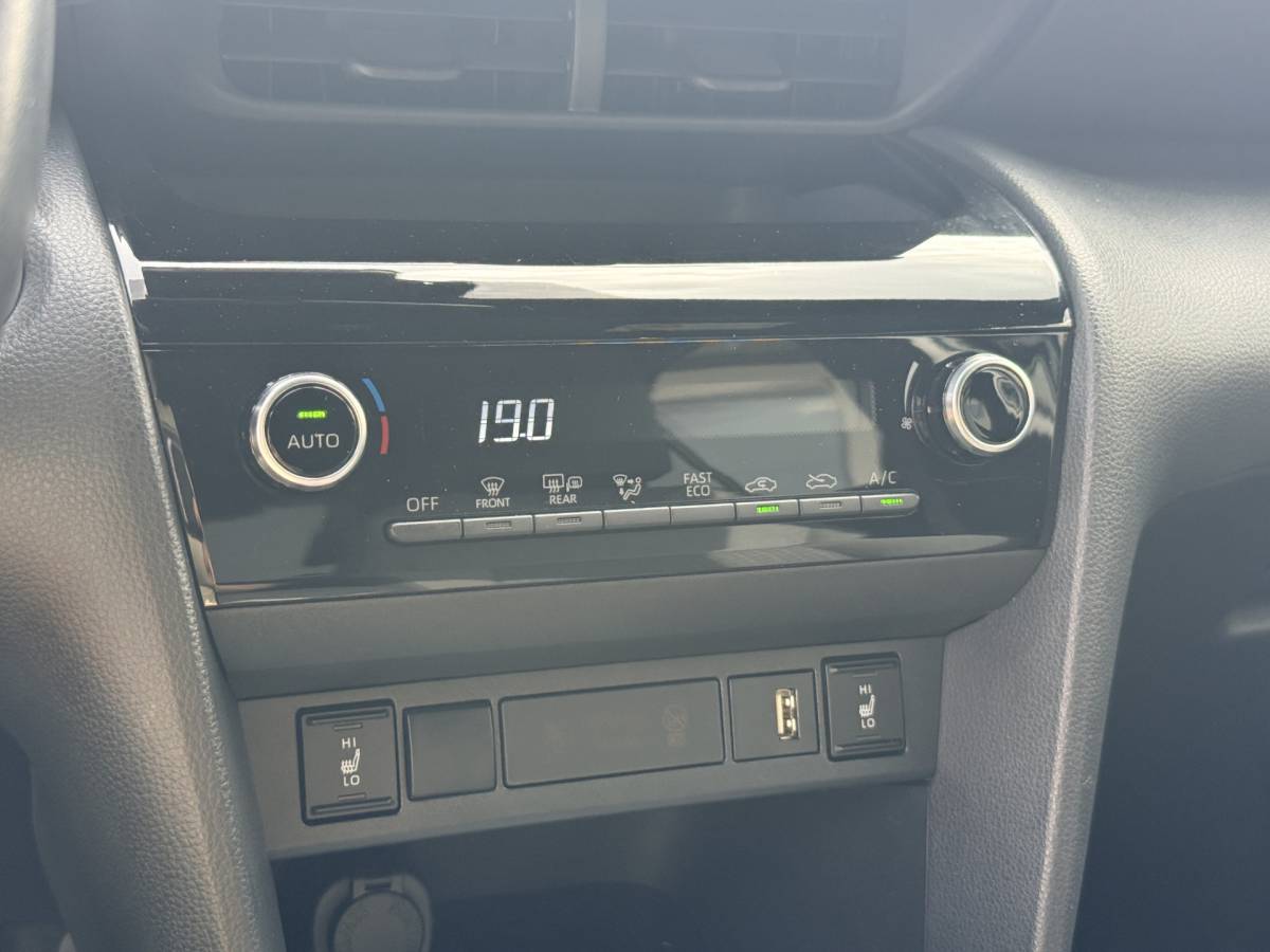 Toyota Yaris Cross Toyota Yaris Cross 1.5 Hybrid Team D | LED | Navi | Keyless | Winterpakket | Adapt. Cruise | Apple/Android | Elektr. Klep